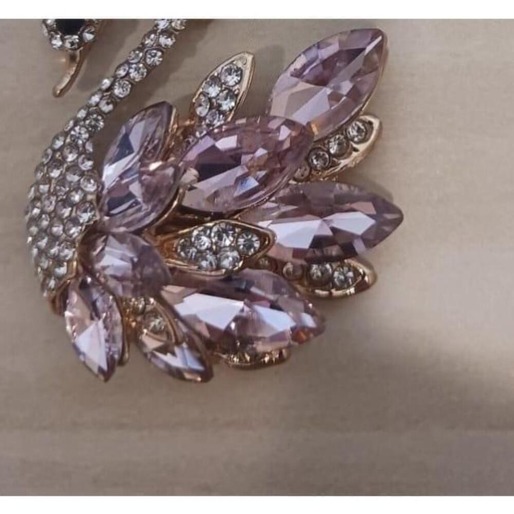 Swan Shaped Keychain In Pink - Picture 9 of 11